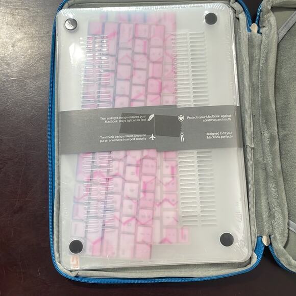 MacBook New Pro 13” shell and blue soft case - Picture 2 of 6